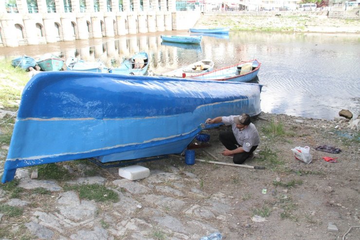 Beyşehir Gölü’nde balıkçılar, yeni av sezonuna hazırlanıyor