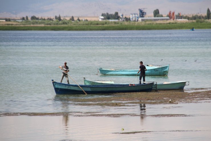 Beyşehir Gölü’nde balıkçılar, yeni av sezonuna hazırlanıyor