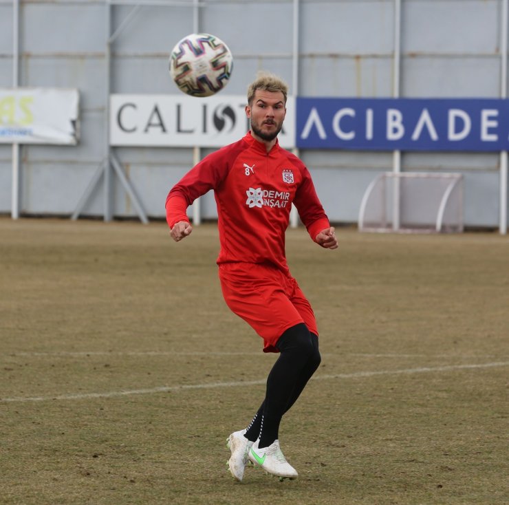 Sivasspor’da Robin Yalçın takımdan ayrılıyor!