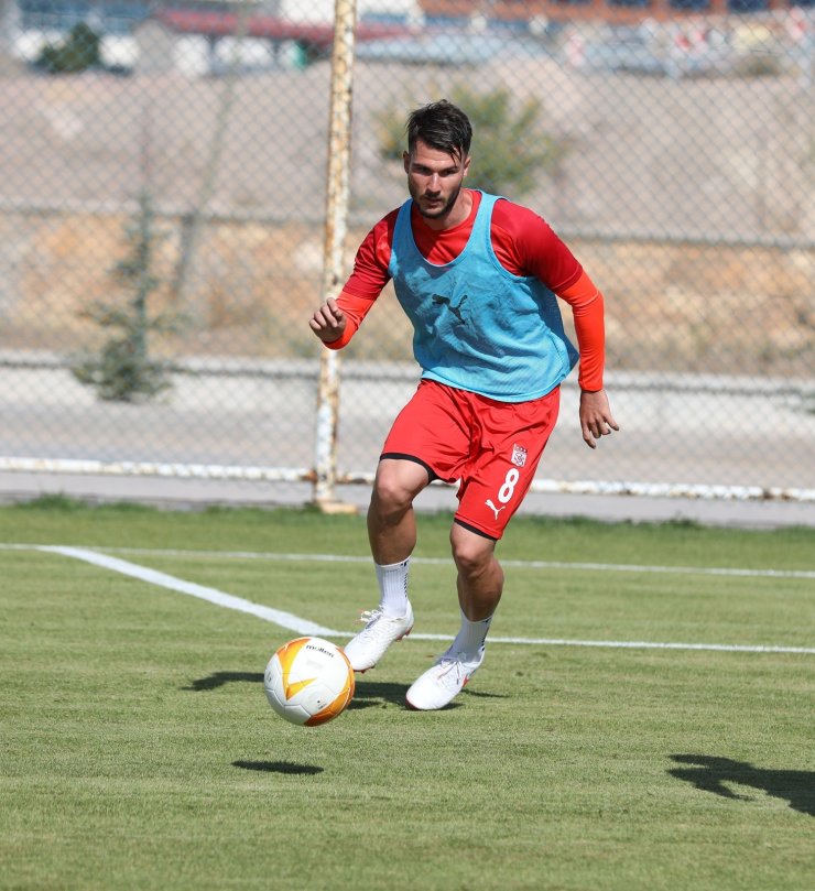 Sivasspor’da Robin Yalçın takımdan ayrılıyor!