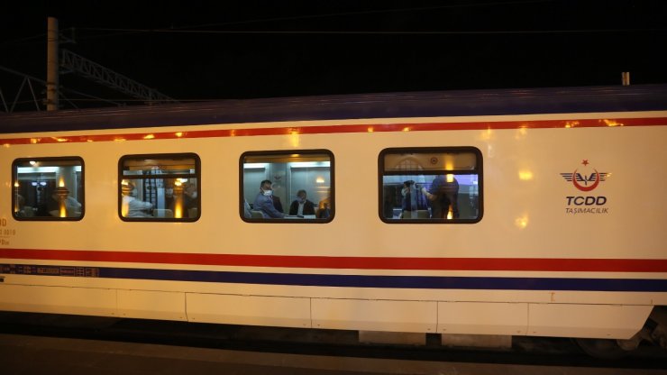 Başkan Büyükkılıç’tan tren garında gece mesaisi