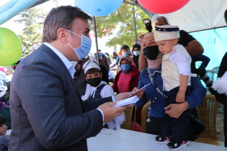 Aksaray Valiliğinden şenlik havasında toplu sünnet töreni