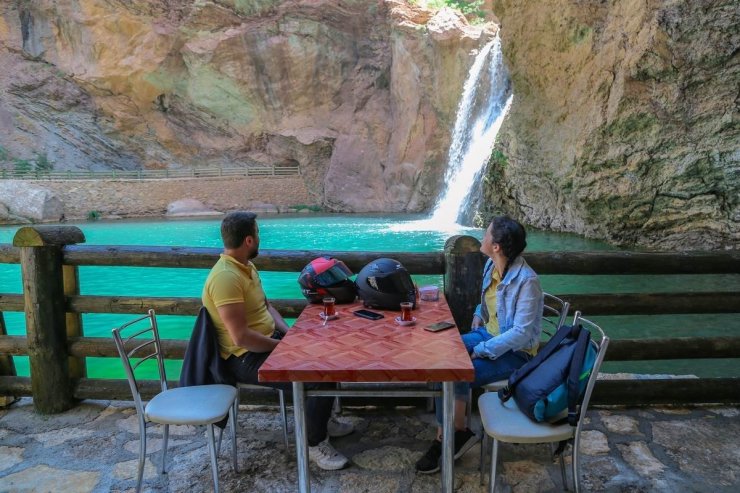 Çetmi Şelalesi doğa ve fotoğraf tutkunlarını bekliyor