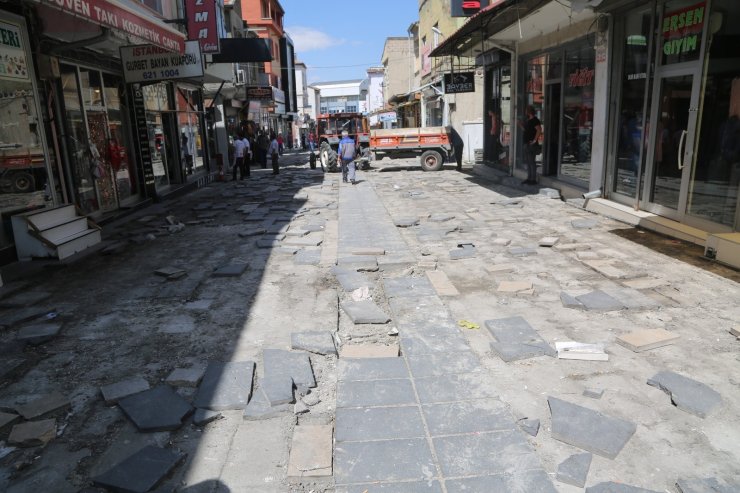 Uzun Çarşı’nın alt ve üst yapı çalışmalarına başlandı