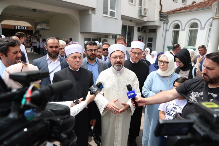 Diyanet İşleri Başkanı Erbaş, Gostivarlılarla bir araya geldi