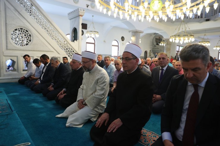 Diyanet İşleri Başkanı Erbaş, Gostivarlılarla bir araya geldi