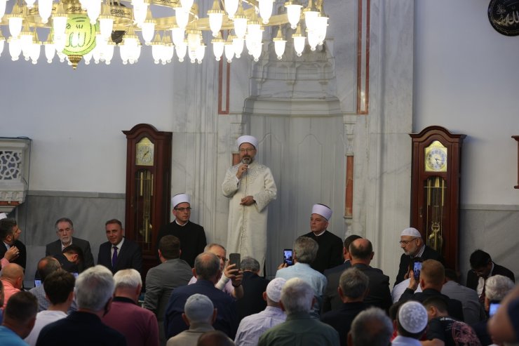 Diyanet İşleri Başkanı Erbaş, Gostivarlılarla bir araya geldi