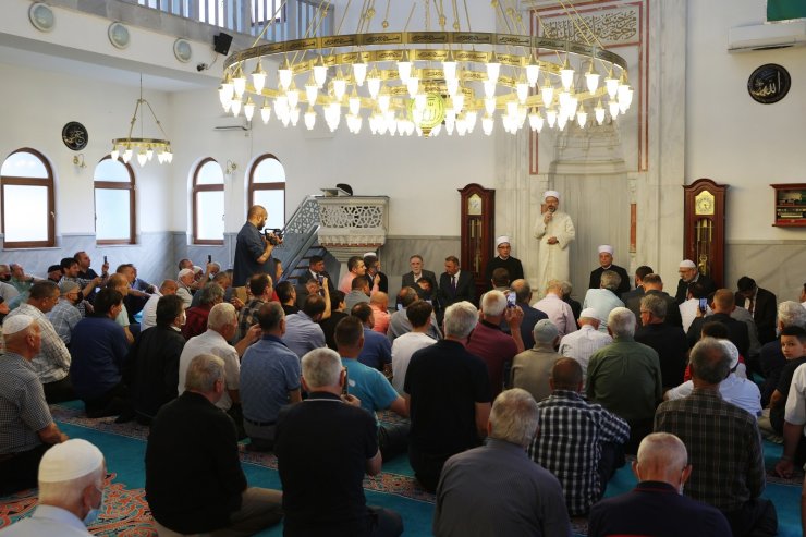 Diyanet İşleri Başkanı Erbaş, Gostivarlılarla bir araya geldi