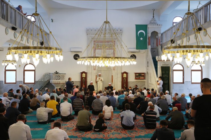 Diyanet İşleri Başkanı Erbaş, Gostivarlılarla bir araya geldi