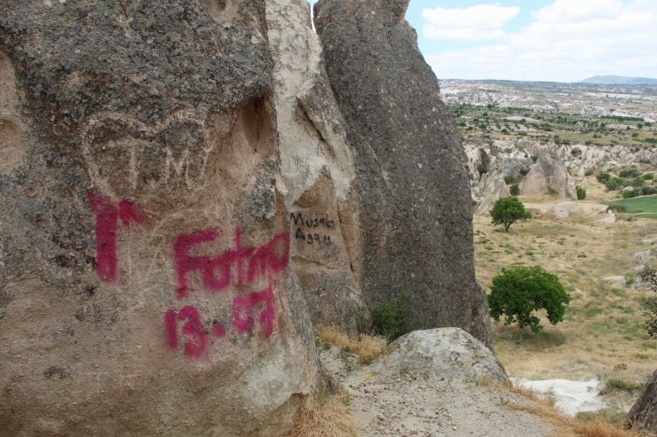 Kapadokya’da peribacalarına çirkin saldırı