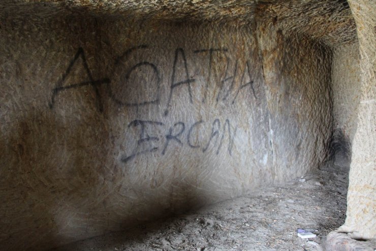 Kapadokya’da peribacalarına çirkin saldırı