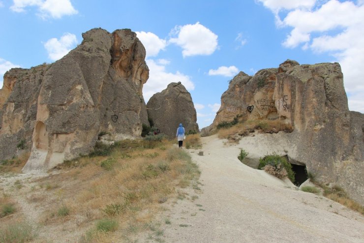 Kapadokya’da peribacalarına çirkin saldırı