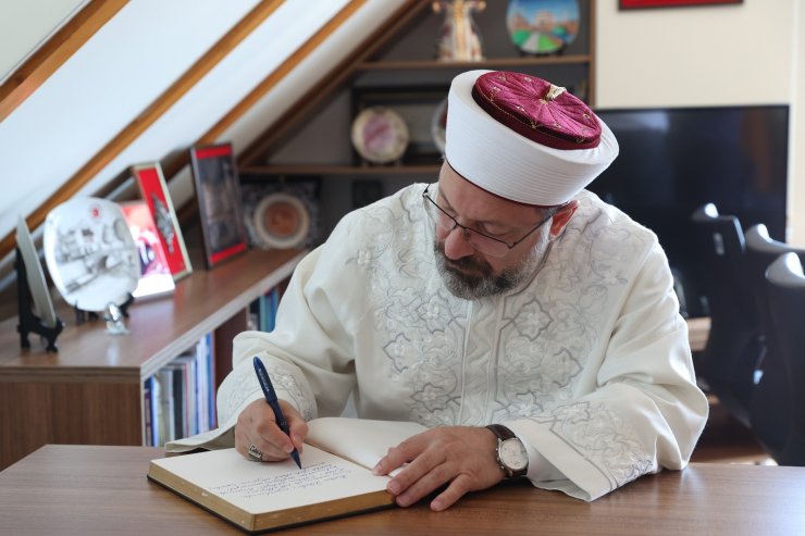 Diyanet İşleri Başkanı Erbaş, Kosova Türk Temsil Heyeti Başkanlığı’nı ziyaret etti