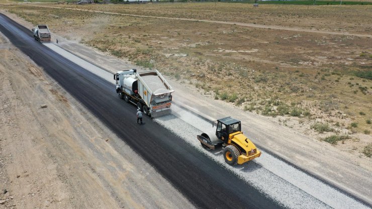 Başkan Altay mahalle yollarında sathi kaplama çalışmalarını başlattı