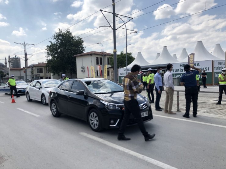 Konya’da otomobilin çarptığı yayanın savrulması kamerada