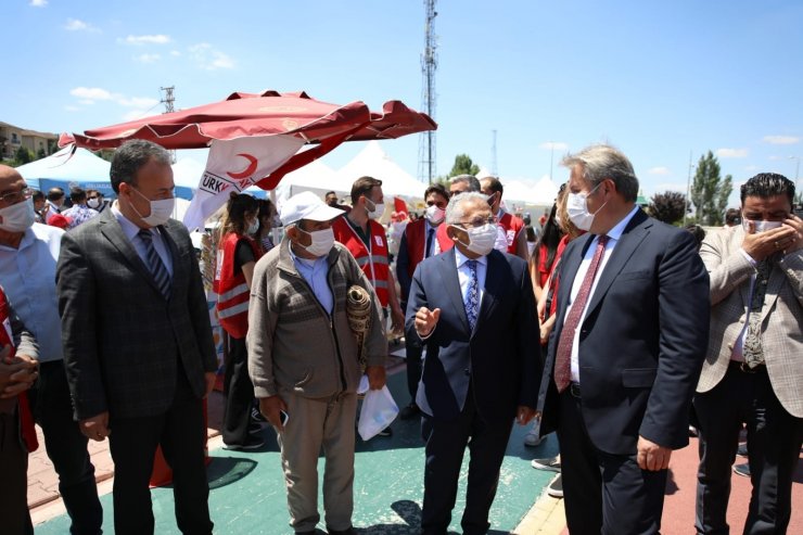 Melikgazi’den Kızılay’ın hayır panayırına destek