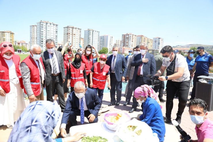 Melikgazi’den Kızılay’ın hayır panayırına destek