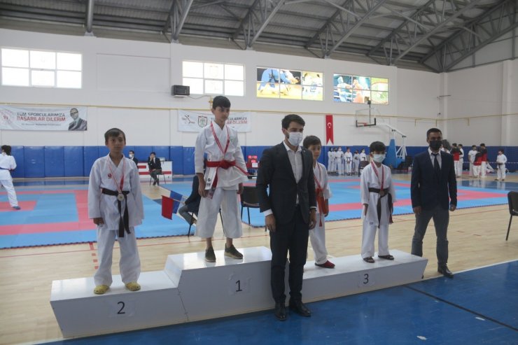 Sivas’ta ‘Karate İl Birinciliği’ müsabakaları yapıldı