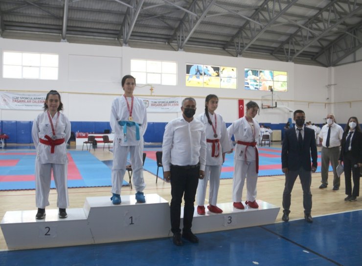 Sivas’ta ‘Karate İl Birinciliği’ müsabakaları yapıldı