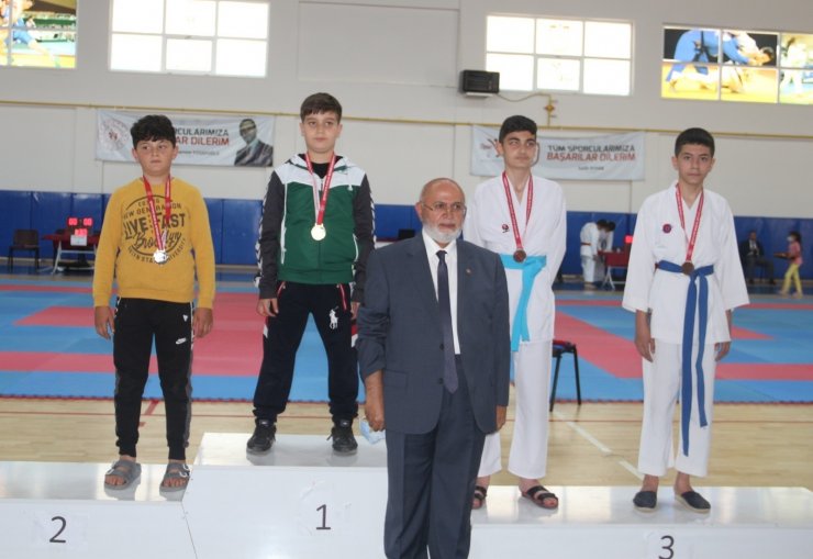 Sivas’ta ‘Karate İl Birinciliği’ müsabakaları yapıldı