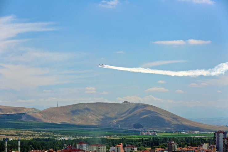 Türk Yıldızları Niğde’de gösteri yaptı