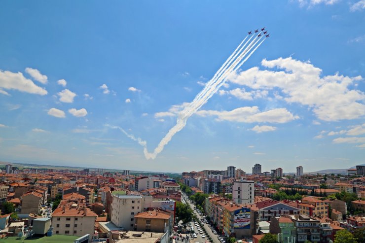 Türk Yıldızları Niğde’de gösteri yaptı