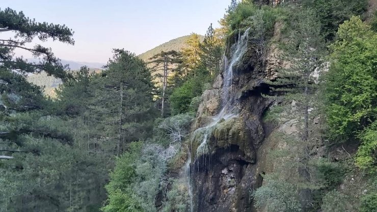 Nallıhan Uyuzsuyu Şelalesi’nde görsel şölen