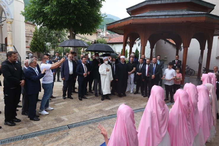 Diyanet İşleri Başkanı Erbaş, Prizren’de Kur’an kursunu ziyaret etti