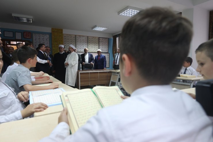 Diyanet İşleri Başkanı Erbaş, Prizren’de Kur’an kursunu ziyaret etti