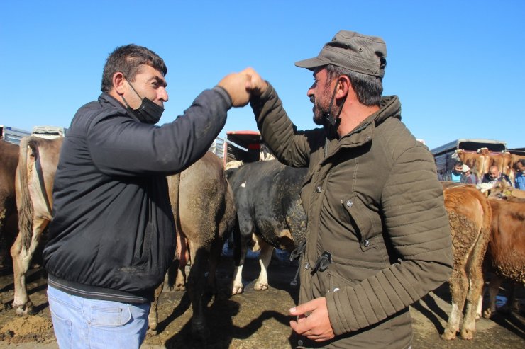 İç Anadolu’nun en büyük hayvan pazarında kurban Bayramı yoğunluğu