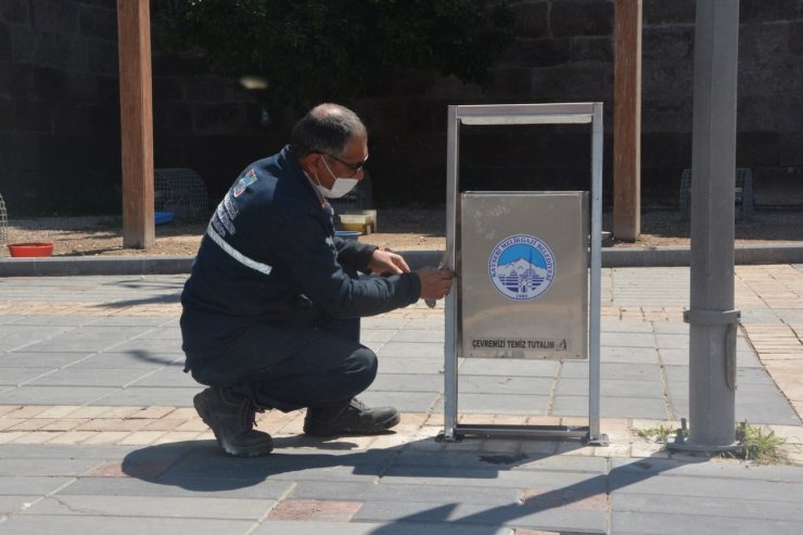 Melikgazi’de çöp konteynerleri ve sepetleri yenileniyor