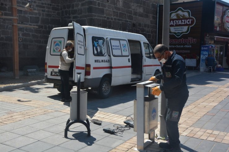 Melikgazi’de çöp konteynerleri ve sepetleri yenileniyor