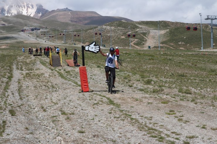 Erciyes’te 2021 Bisiklet Sezonu eğlenceli oyunlar ile açıldı