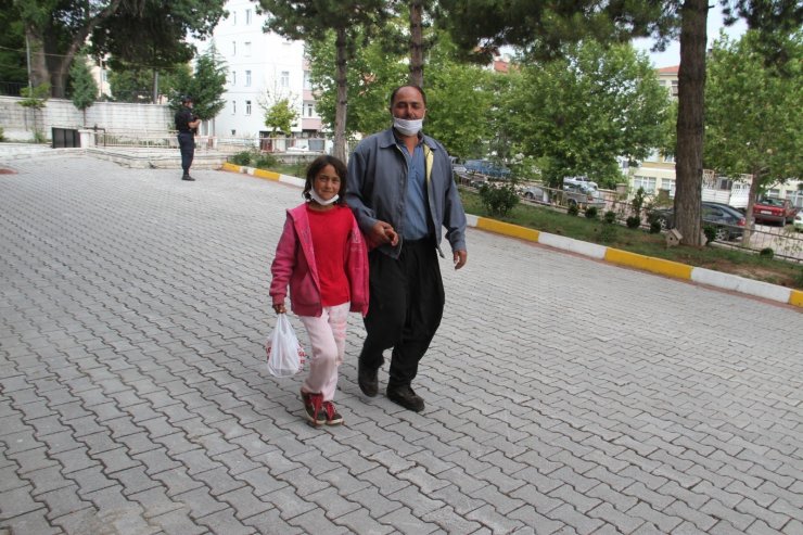 Kayıp olarak aranan kız çocuğu kaldıkları çadıra döndü