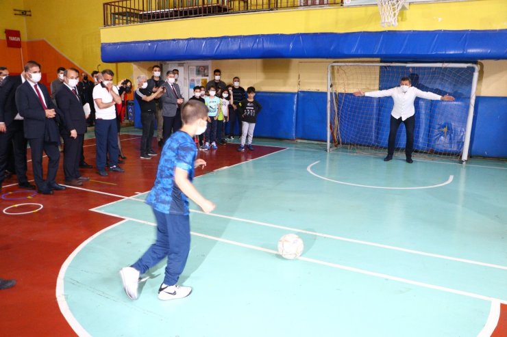 Bakan Selçuk, öğrencilerle buluştu