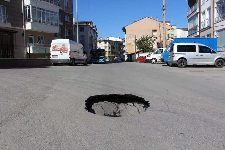 Yol çöktü, vatandaşın aldığı önlem gülümsetti