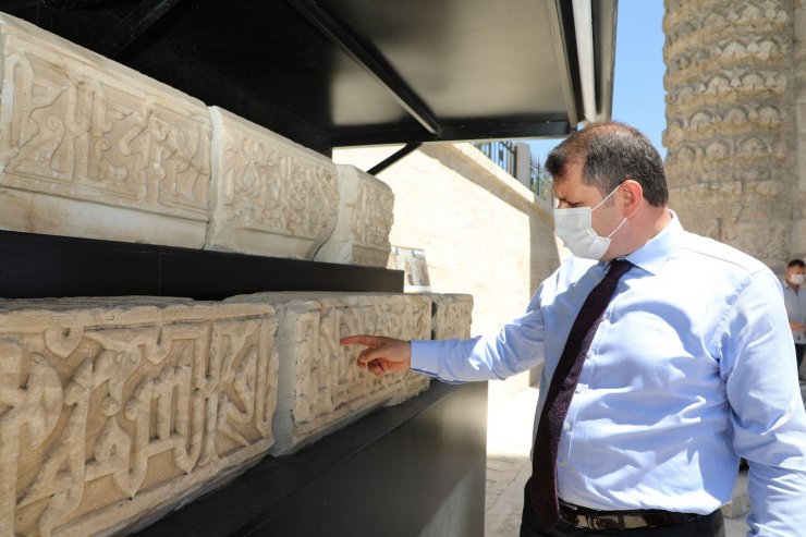 Çinileriyle göz kamaştıran Gök Medrese açılış için gün sayıyor