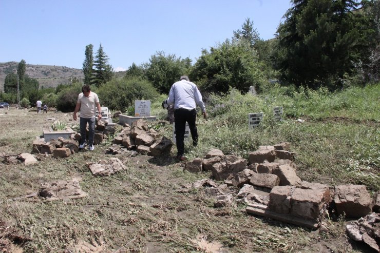 Yozgat’ta etkili olan sel ekili alanlara zarar verdi