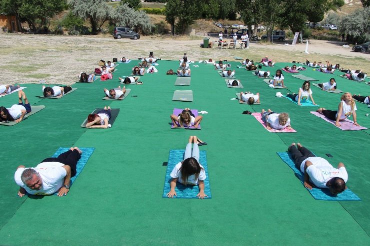 Hindistanlılar Uluslararası Yoga Günü’nü Kapadokya’da kutladı