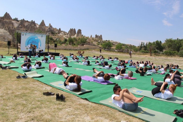 Hindistanlılar Uluslararası Yoga Günü’nü Kapadokya’da kutladı