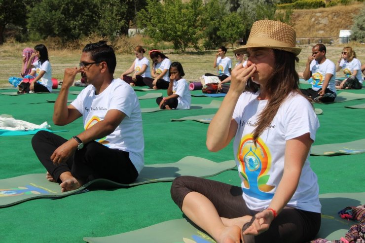 Hindistanlılar Uluslararası Yoga Günü’nü Kapadokya’da kutladı