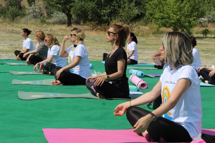 Hindistanlılar Uluslararası Yoga Günü’nü Kapadokya’da kutladı