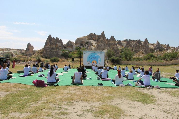 Hindistanlılar Uluslararası Yoga Günü’nü Kapadokya’da kutladı