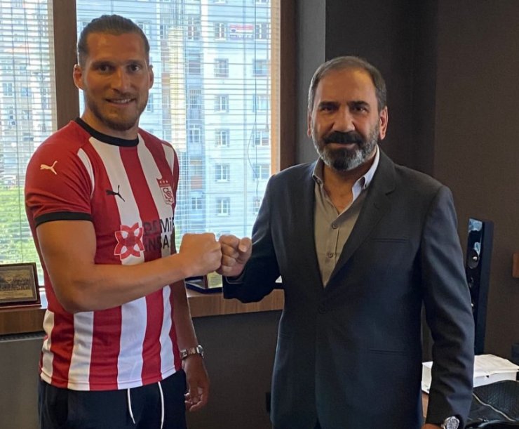 Sivasspor’un yeni transferi Koray: “Büyük bir camiaya geldim”