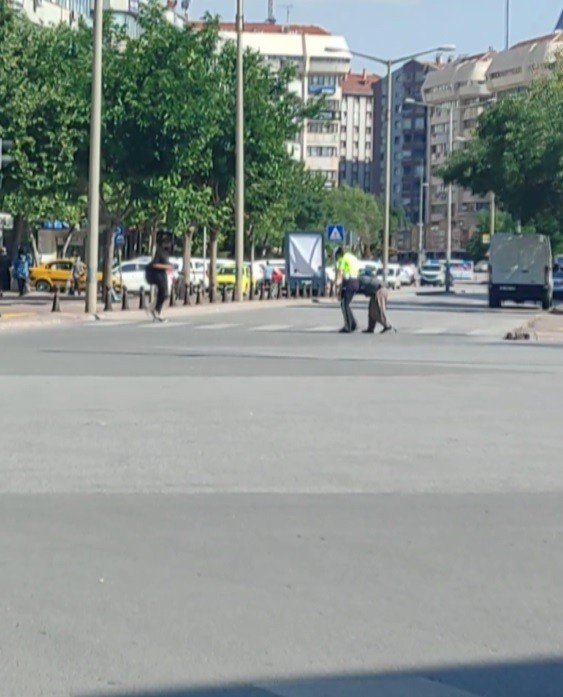 100 yaşındaki Müzeyyen nineye polis şefkati