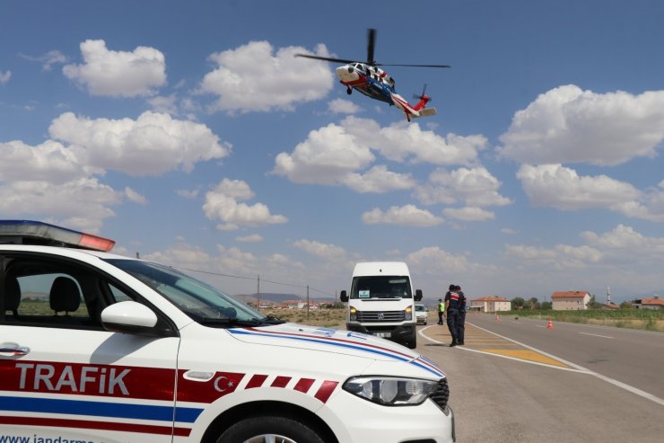 Aksaray’da jandarma trafik kuralı ihlallerini helikopterle denetledi