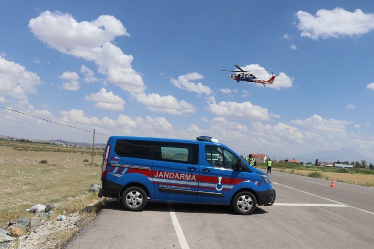 Aksaray’da jandarma trafik kuralı ihlallerini helikopterle denetledi