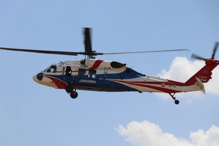 Aksaray’da jandarma trafik kuralı ihlallerini helikopterle denetledi