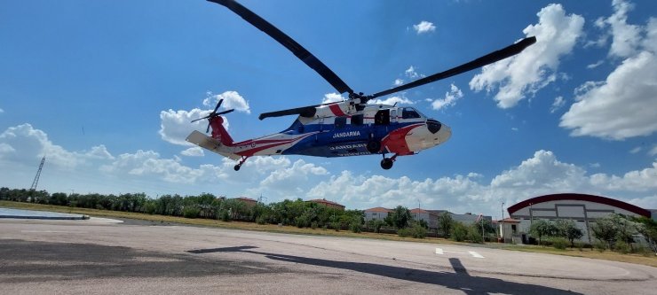 Aksaray’da jandarma trafik kuralı ihlallerini helikopterle denetledi