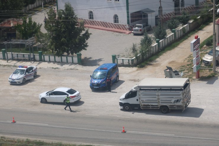 Aksaray’da jandarma trafik kuralı ihlallerini helikopterle denetledi